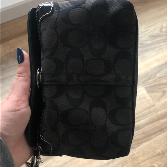 Coach Wristlet ! - Picture 2 of 5